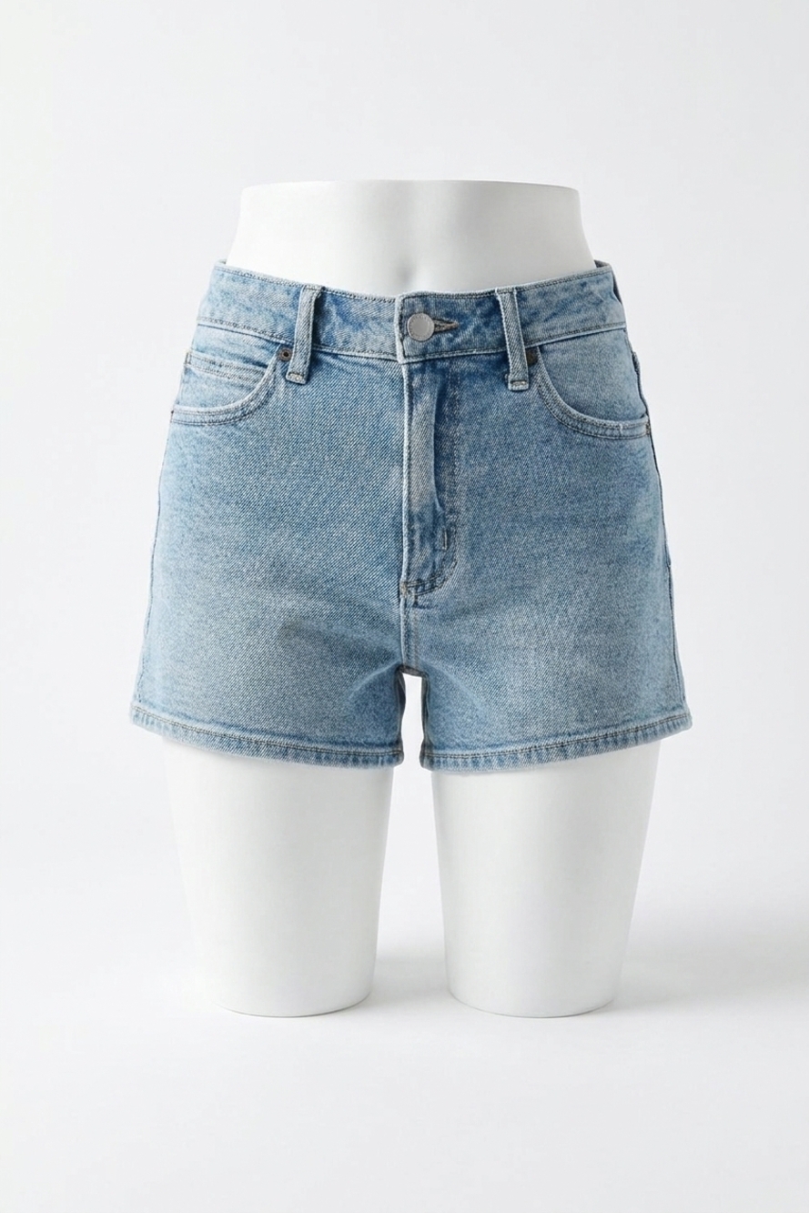 NEW JUST BLACK DENIM classic hem shorts in light blue